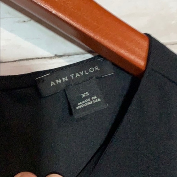 Ann Taylor |‎ Bare Shoulder with Bows Blouse - Picture 5 of 6